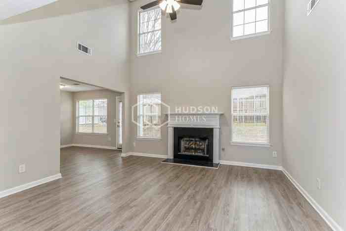 515 Gonzaga Cir - Photo 7 of 19