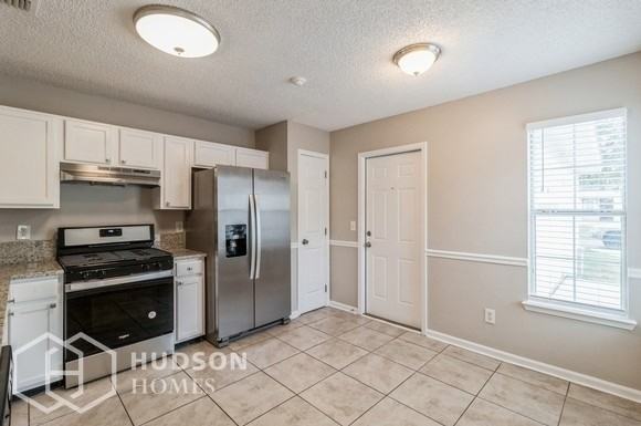 1664 Hudderfield Cir W - Photo 3 of 19