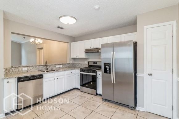 1664 Hudderfield Cir W - Photo 4 of 19