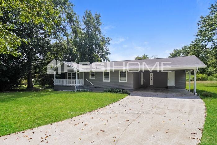 129 Gregory Ct - Photo 2 of 17