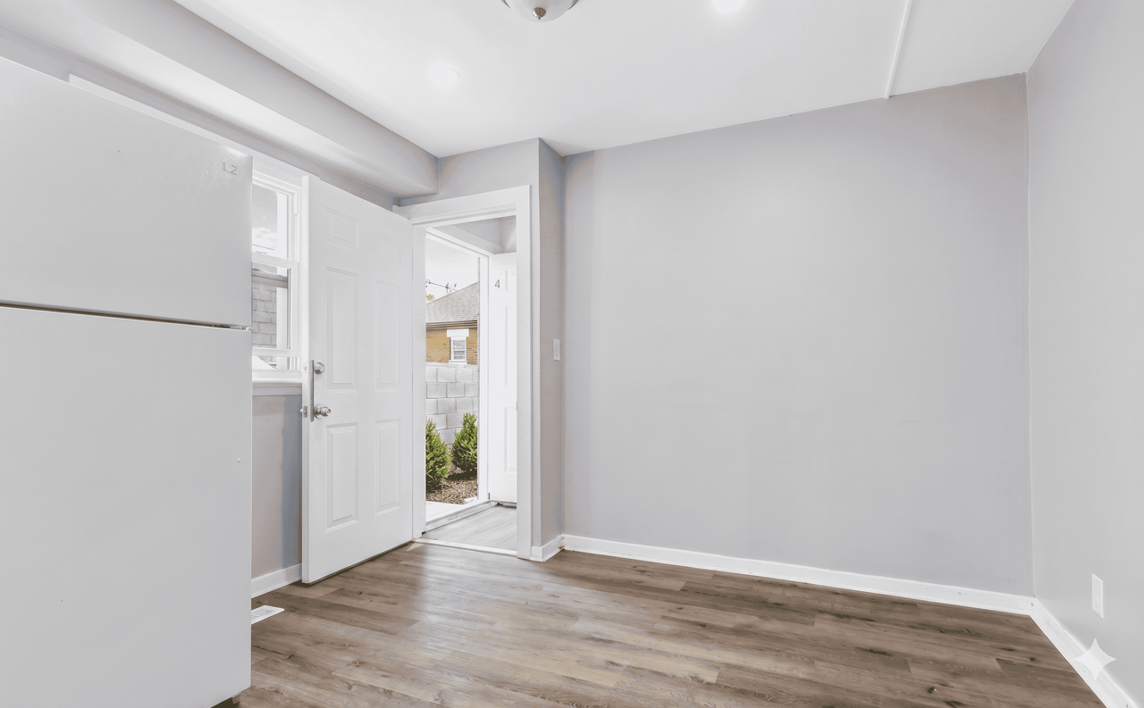 235 Hamilton Rd #3 - Photo 4 of 14