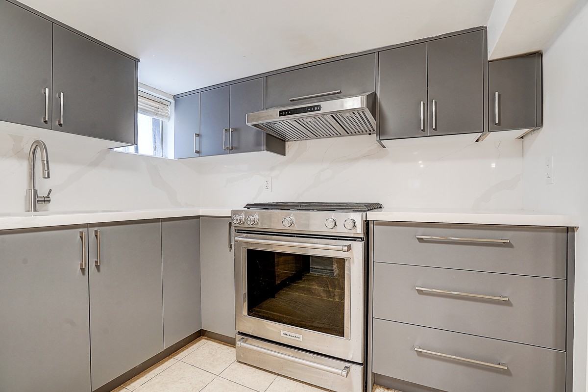 79 O'Connor Dr - Photo 3 of 34
