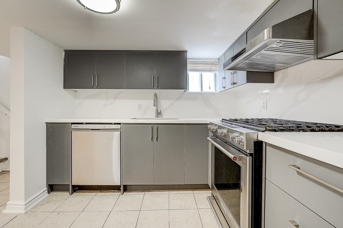 79 O'Connor Dr - Photo 4 of 34