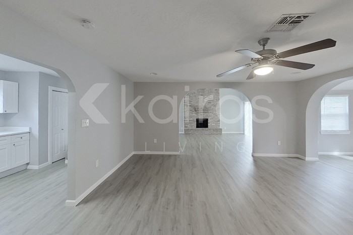 10405 Barada St - Photo 4 of 22