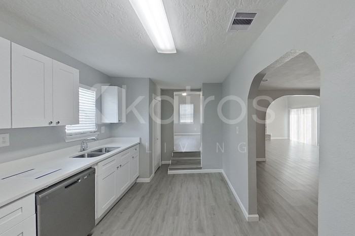 10405 Barada St - Photo 5 of 22