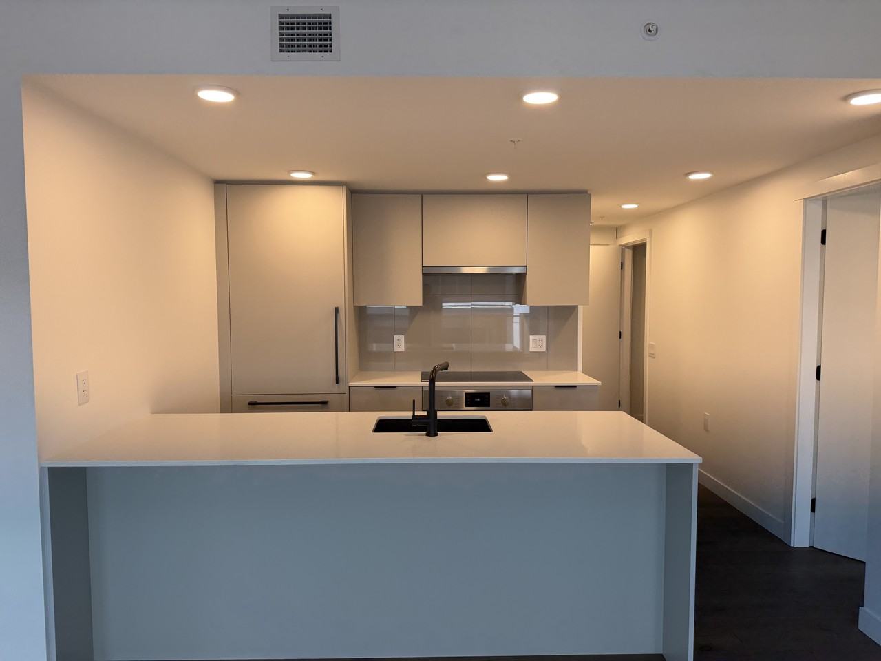 8120 Oak Street #406 - Photo 5 of 9