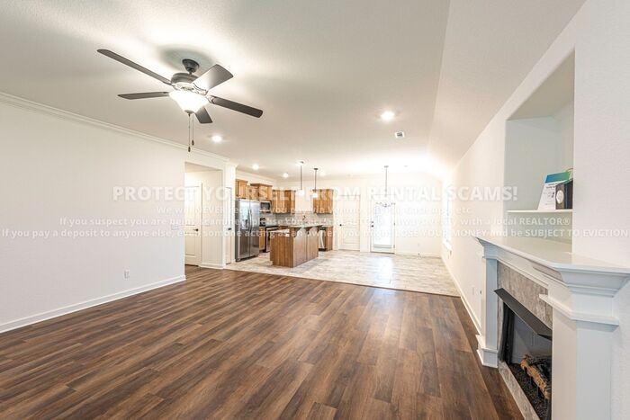 220 S Nightfall Ave - Photo 4 of 17