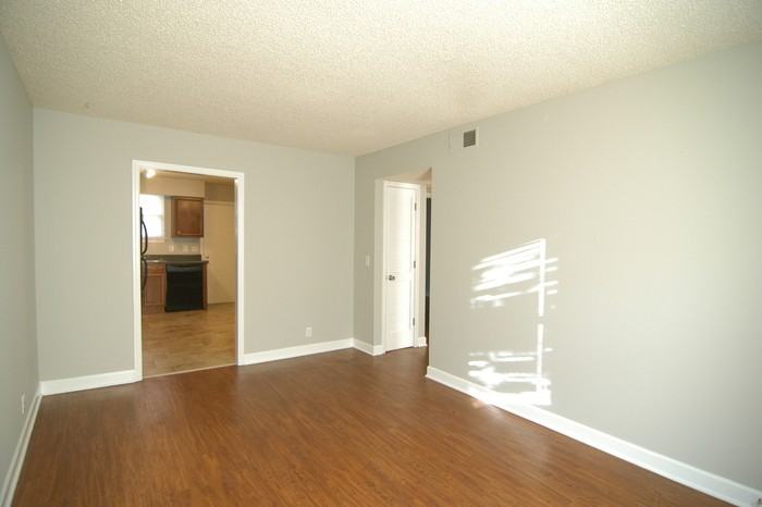 2329 Cooper Ter - Photo 4 of 20