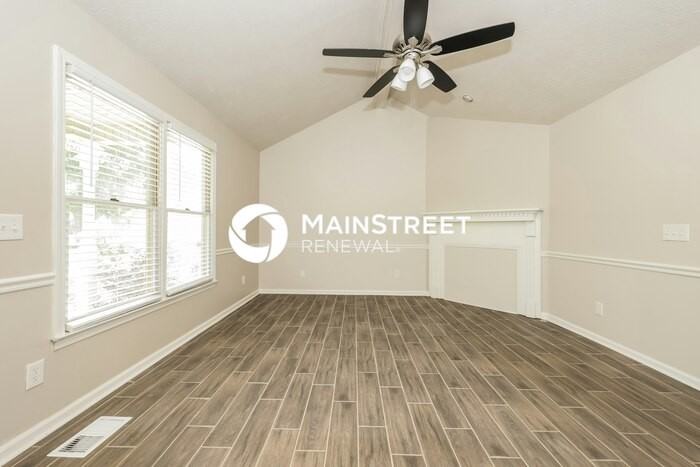 4930 Cloverhill Dr - Photo 4 of 16