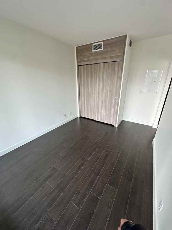 4880 Lougheed Highway - Photo 5