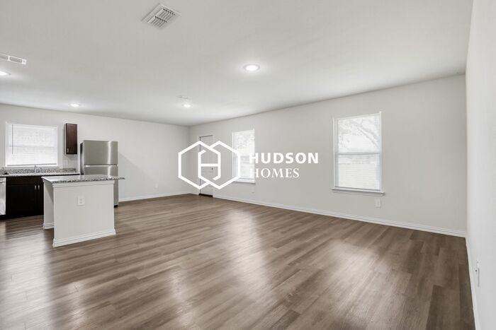 161 Westview Dr - Photo 4 of 14