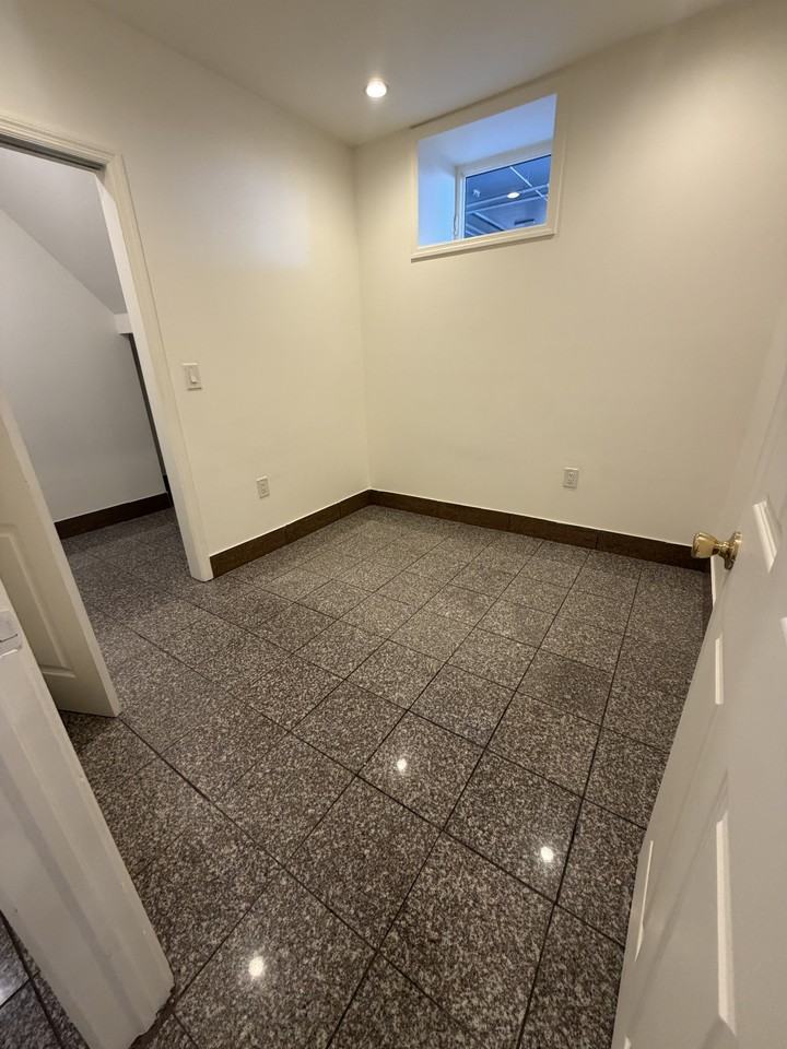 377 Danforth Ave #9 - Photo 3 of 11