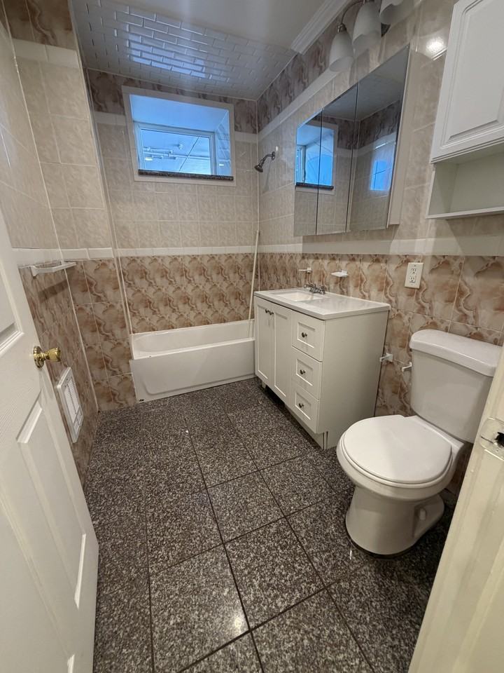 377 Danforth Ave #9 - Photo 5 of 11