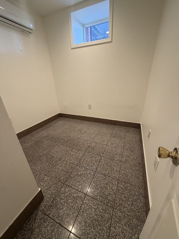 377 Danforth Ave #9 - Photo 6 of 11