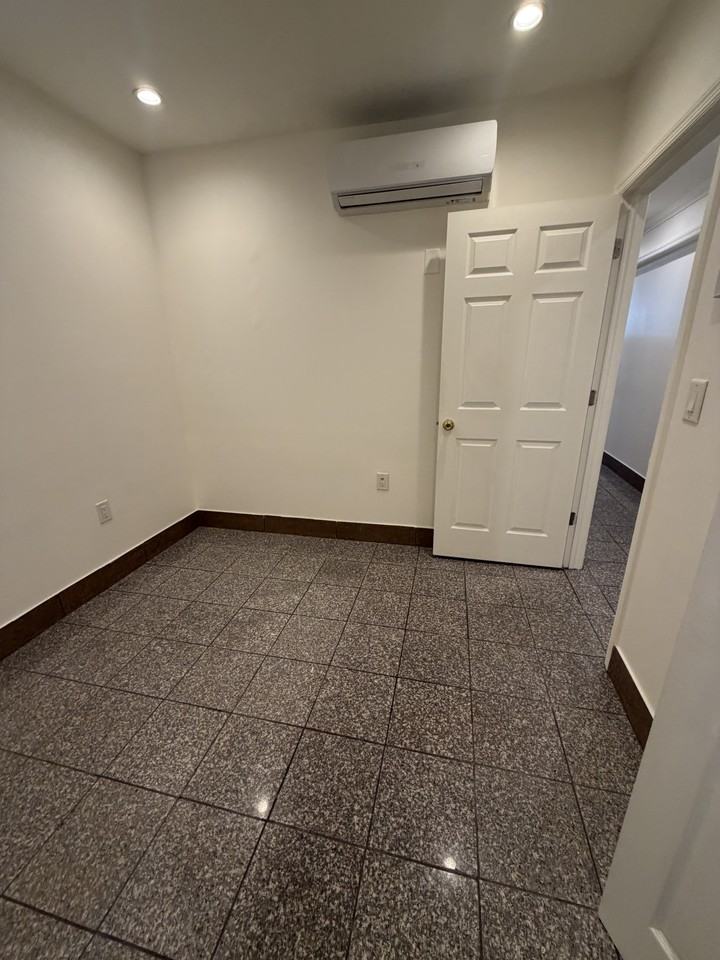 377 Danforth Ave #9 - Photo 7 of 11