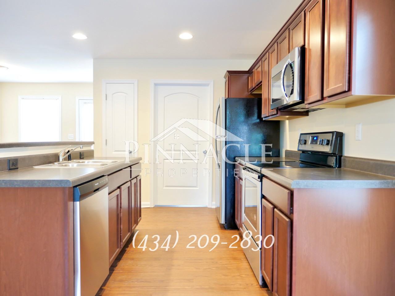2313 Acorn St #B - Photo 3 of 22