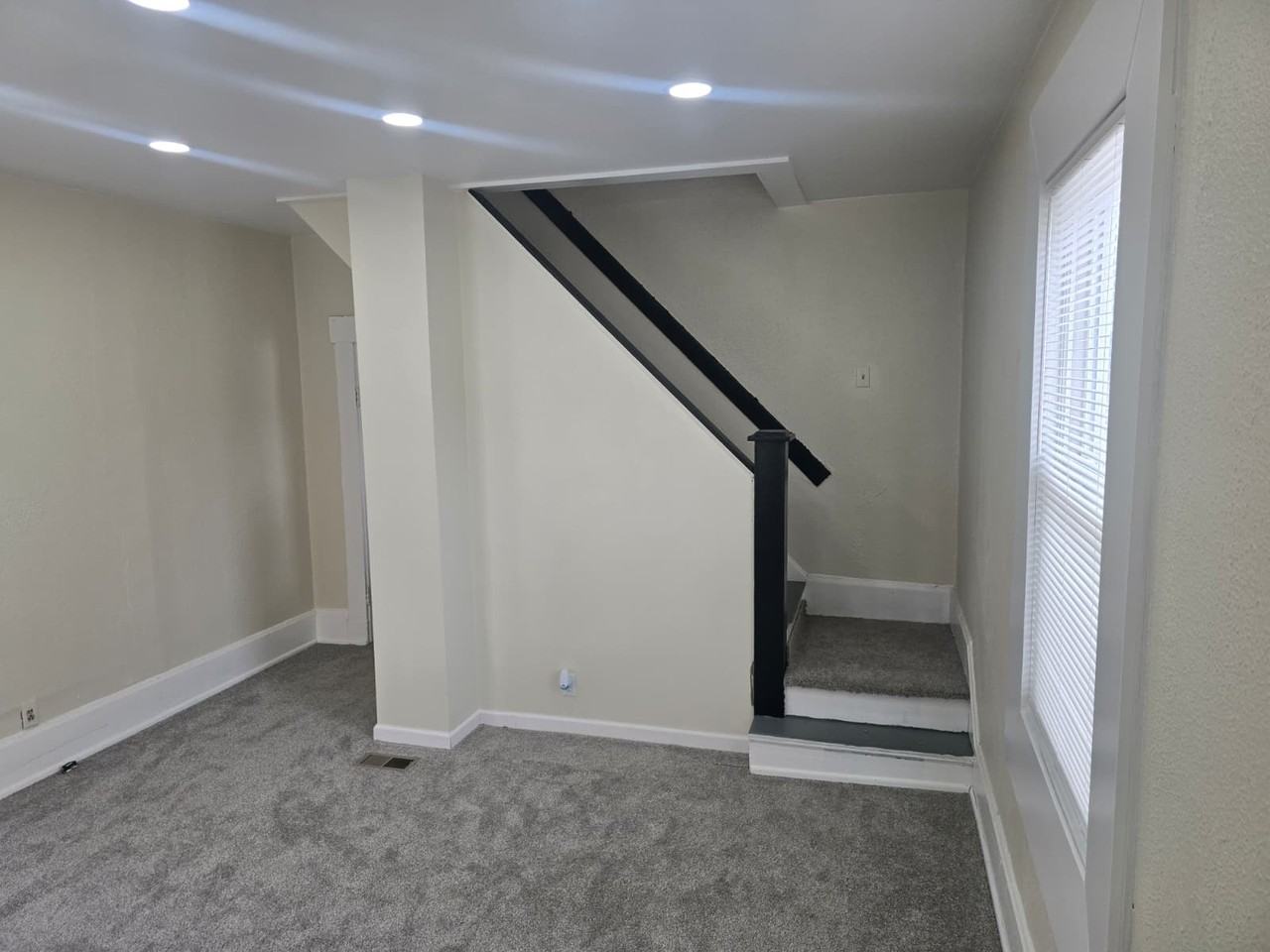 423 N 4th St #421 - Photo 3 of 15