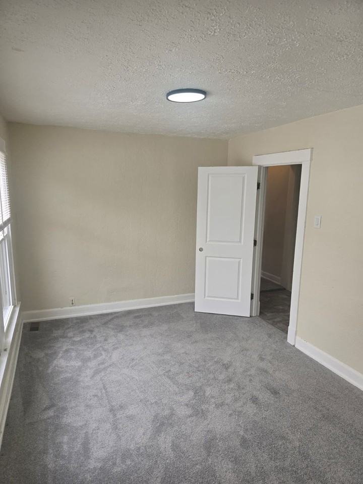 423 N 4th St #421 - Photo 4 of 15