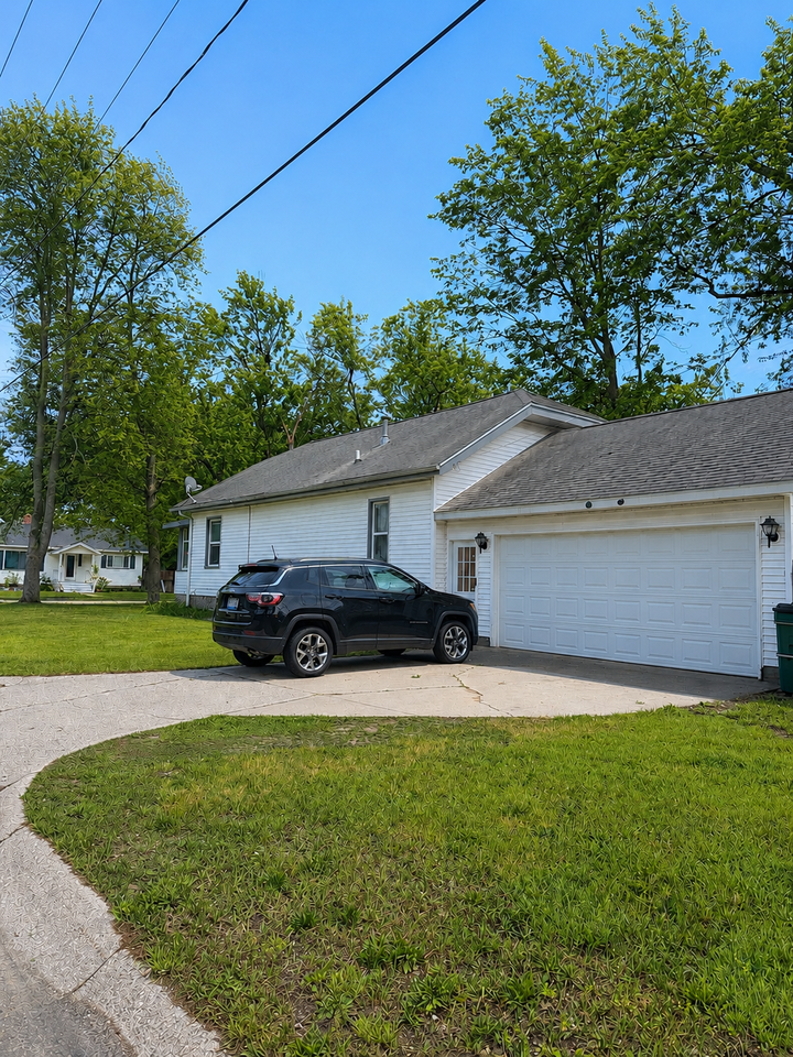 2022 Mills Ave #NA - Photo 2 of 27
