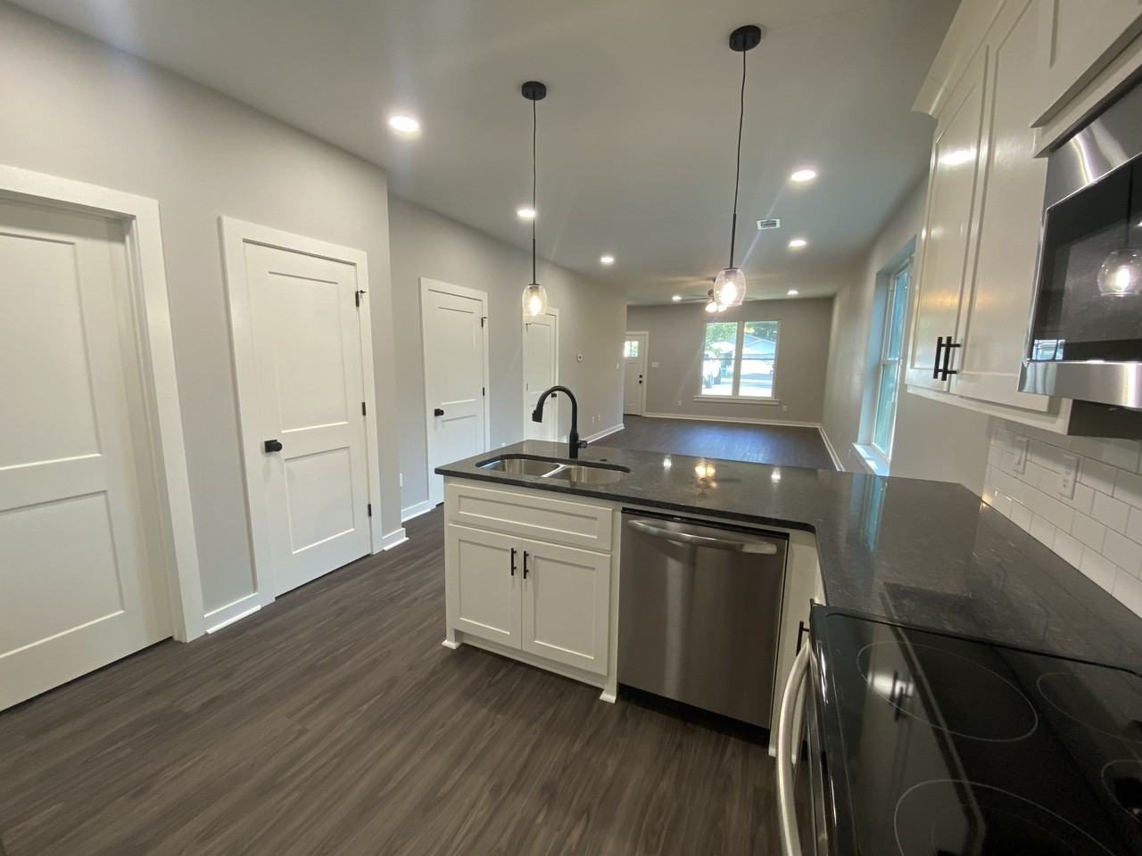 606 Sw 3rd St #2 - Photo 5 of 20