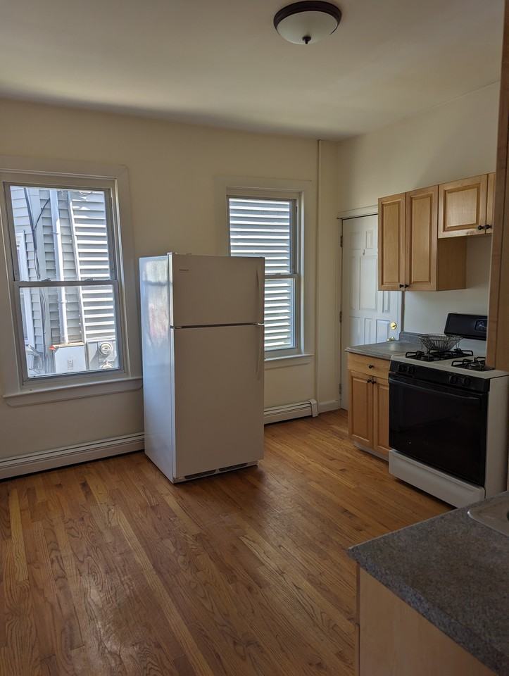 19 Houghton St #1 - Photo 6 of 8