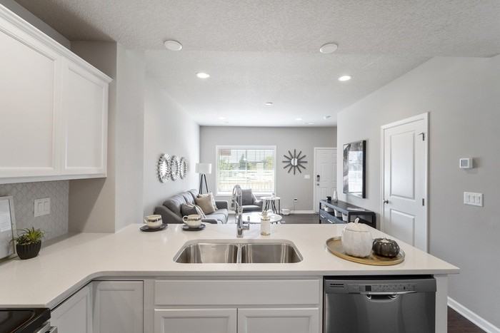 2228 Hazeltine Pl - Photo 2 of 12