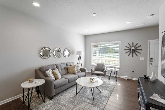 2228 Hazeltine Pl - Photo 3 of 12