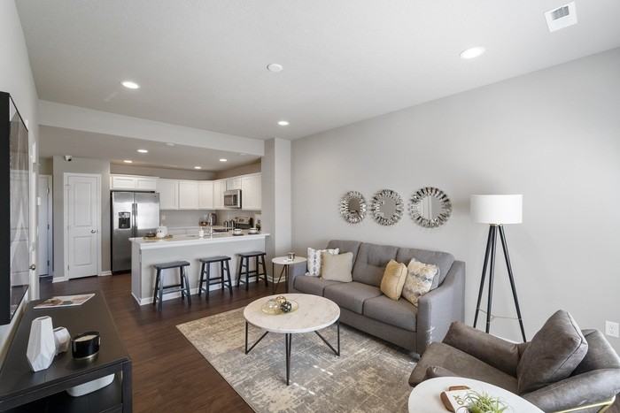 2228 Hazeltine Pl - Photo 4 of 12