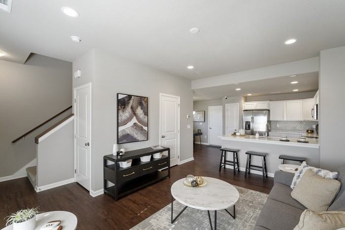2228 Hazeltine Pl - Photo 5 of 12