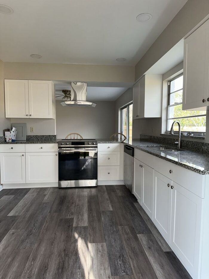 17608 Shadyside Cir - Photo 3 of 20