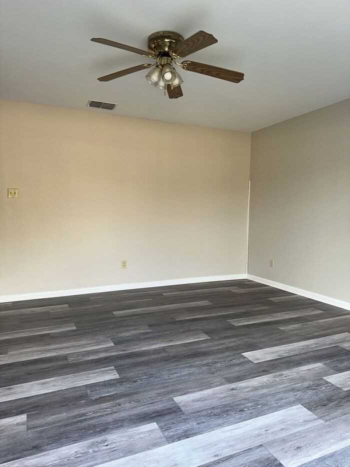 17608 Shadyside Cir - Photo 5 of 20