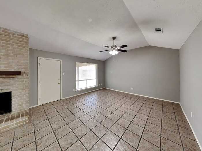 24030 Griffin House Ln - Photo 5 of 21