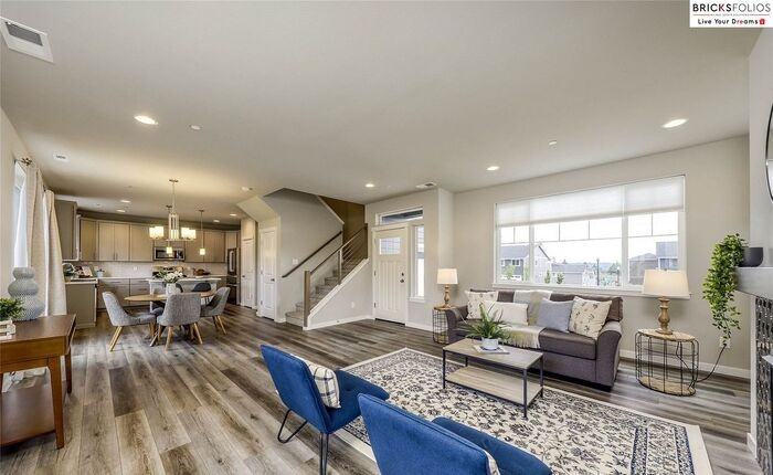1052 Banyan St - Photo 6 of 32
