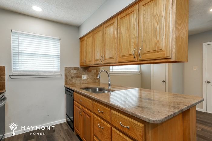 441 Nw Jayellen Ave - Photo 6 of 12