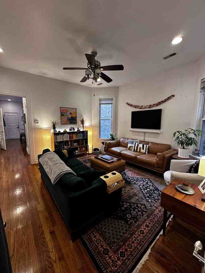 6373 N Paulina St #2 - Photo 6 of 11