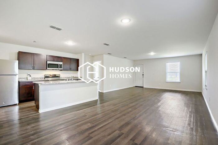819 S Sutton St - Photo 4 of 14