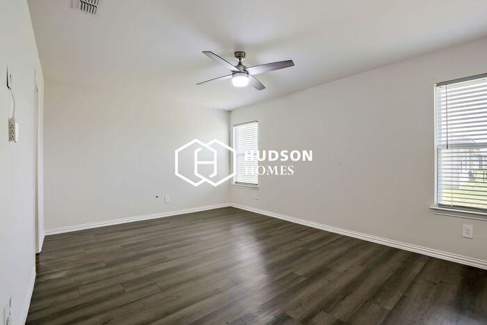 819 S Sutton St - Photo 7 of 14