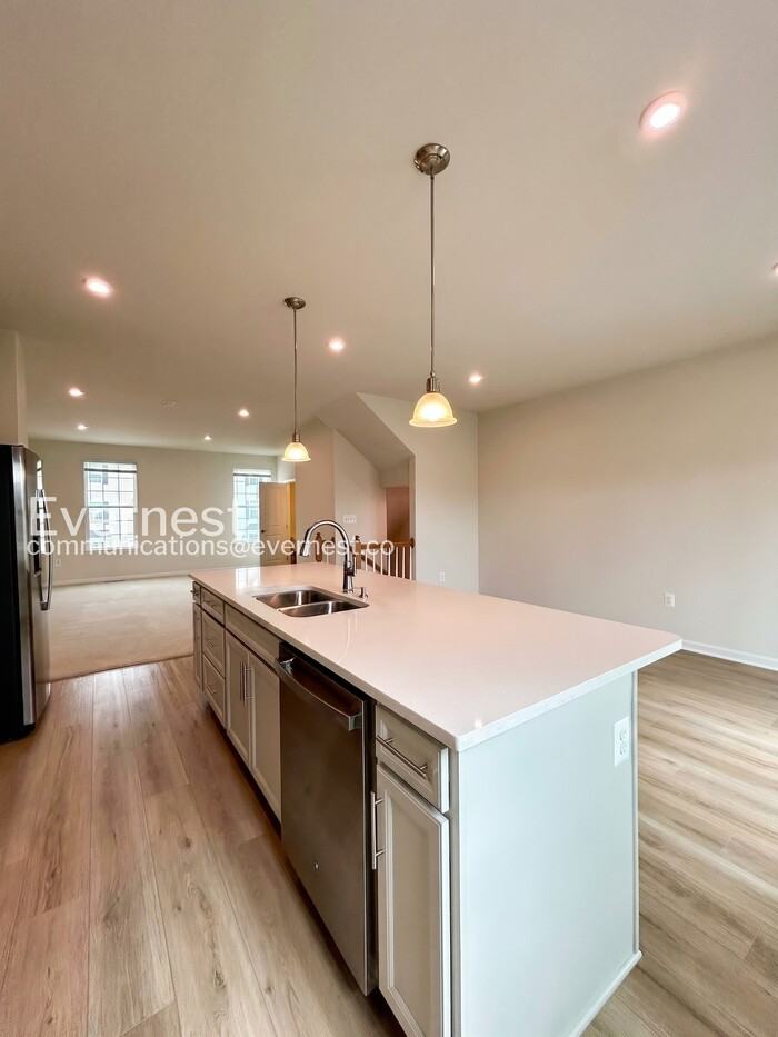 8808 Stevenson Ln - Photo 3 of 30
