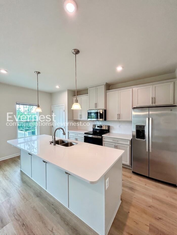 8808 Stevenson Ln - Photo 4 of 30