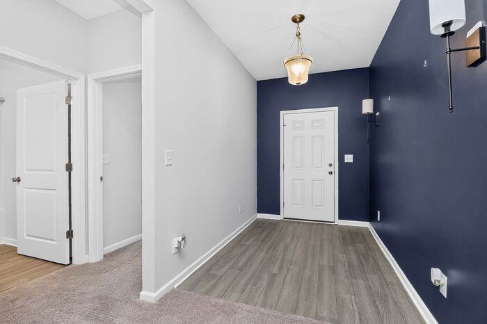 133 Clauser Rd N - Photo 3 of 31