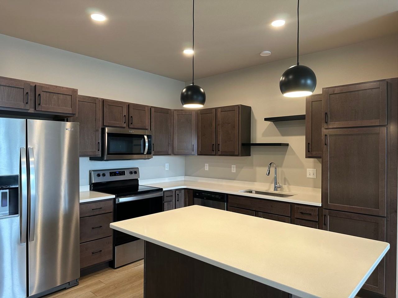 Townsite Flats - Photo 4 of 14