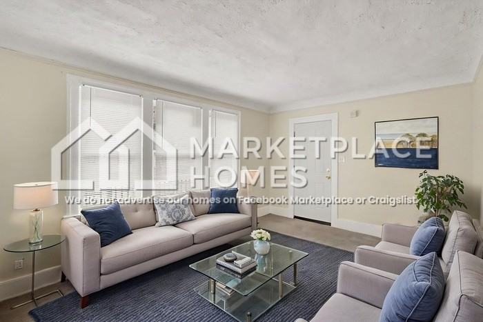 15710 Northlawn St #1 - Photo 5 of 27