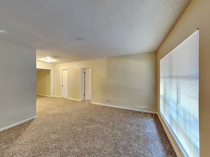237 Blairmore Blvd W - Photo 4 of 20