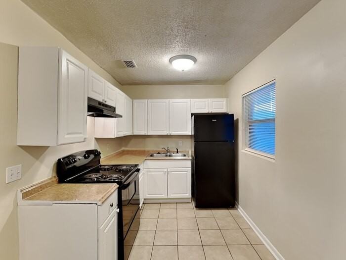 237 Blairmore Blvd W - Photo 6 of 20