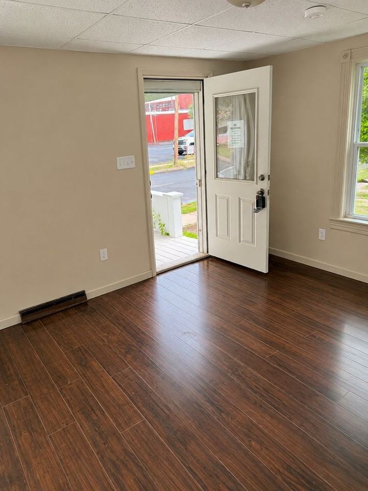 1435 Scott St - Photo 3 of 13