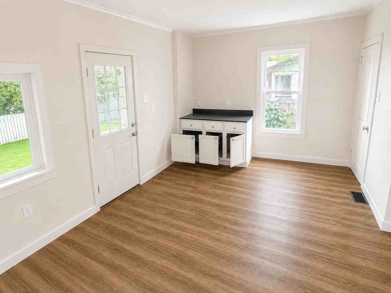 1435 Scott St - Photo 6 of 13