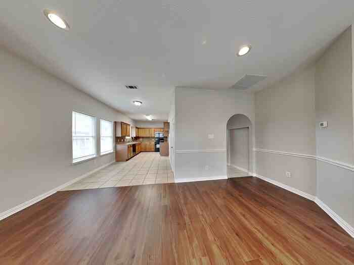 2208 Rodney Ln - Photo 3 of 22