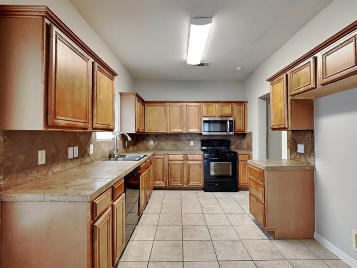 2208 Rodney Ln - Photo 5 of 22