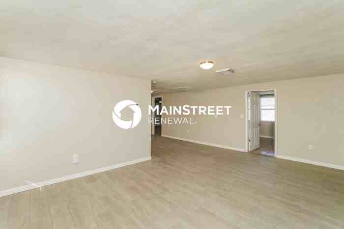 7909 Hawthorn Dr - Photo 3 of 15