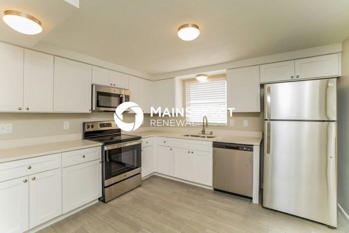 7909 Hawthorn Dr - Photo 5 of 15